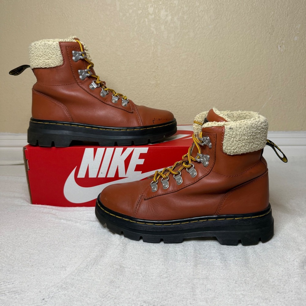 Dr. Martens Combs W FL Boot Womens 7 Tan Leather Faux Fur Lined Hiker AW004